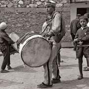 Playing the tupan