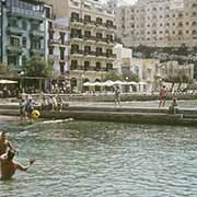 Playing ball, Xlendi