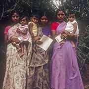 Indian women and children, Les Mariannes