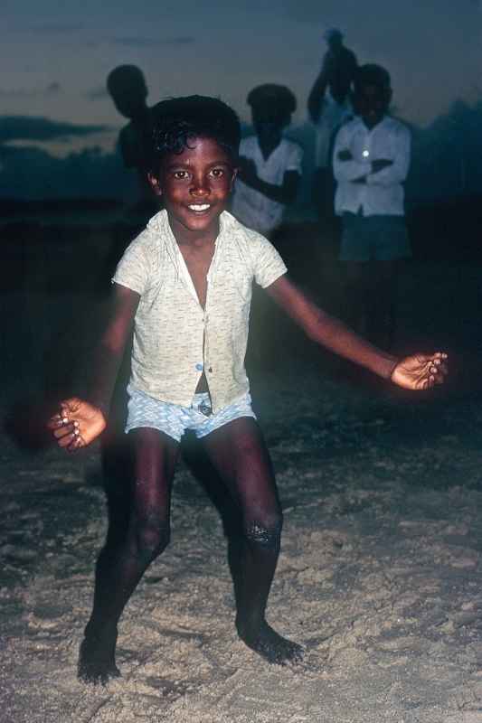 Boy dancing, Cap Malheureux