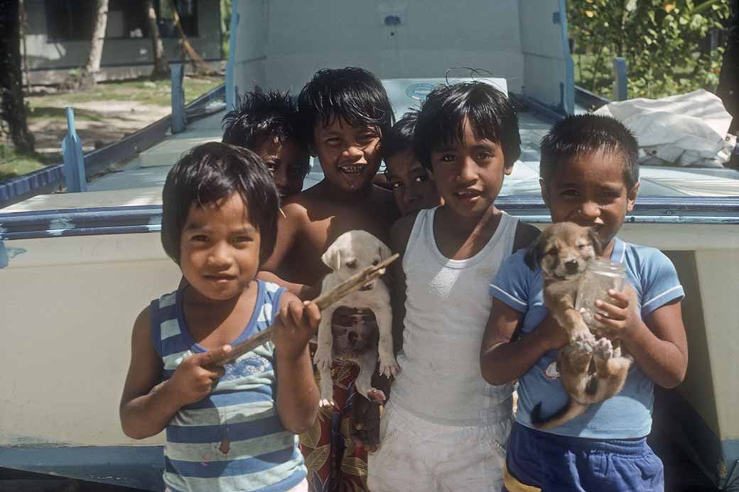 Group of children, Walung