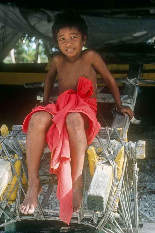 Boy in a red thu, Onari