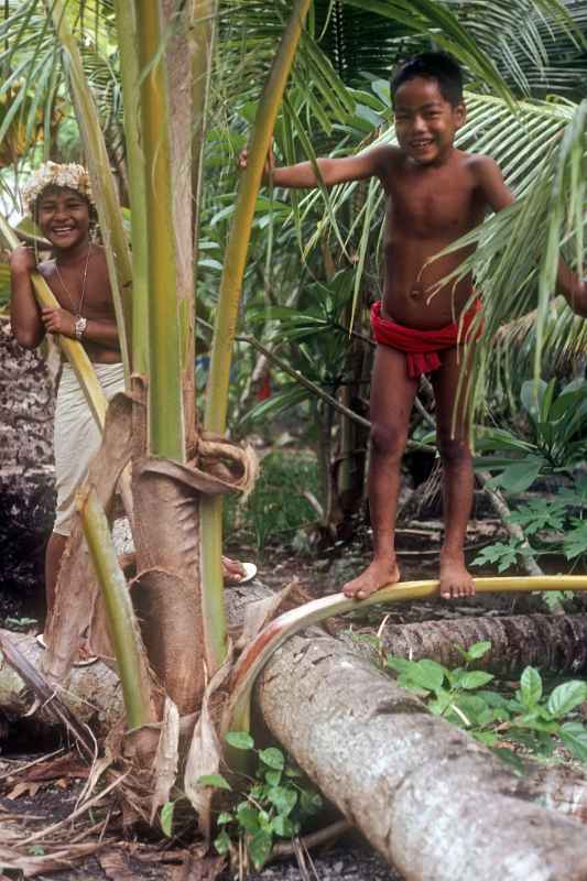 Happy children, Woleai