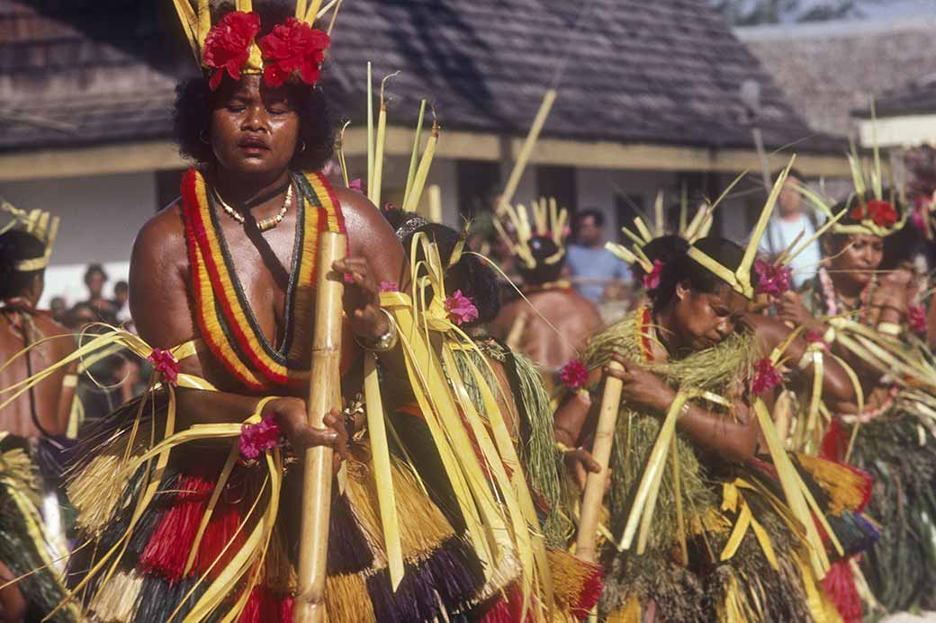 Women dancers, Ruul stick dance