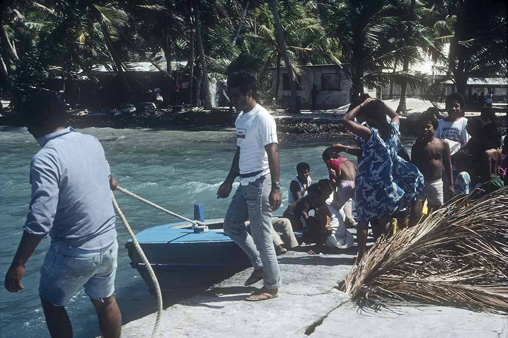 Docking the boat, Ruo island