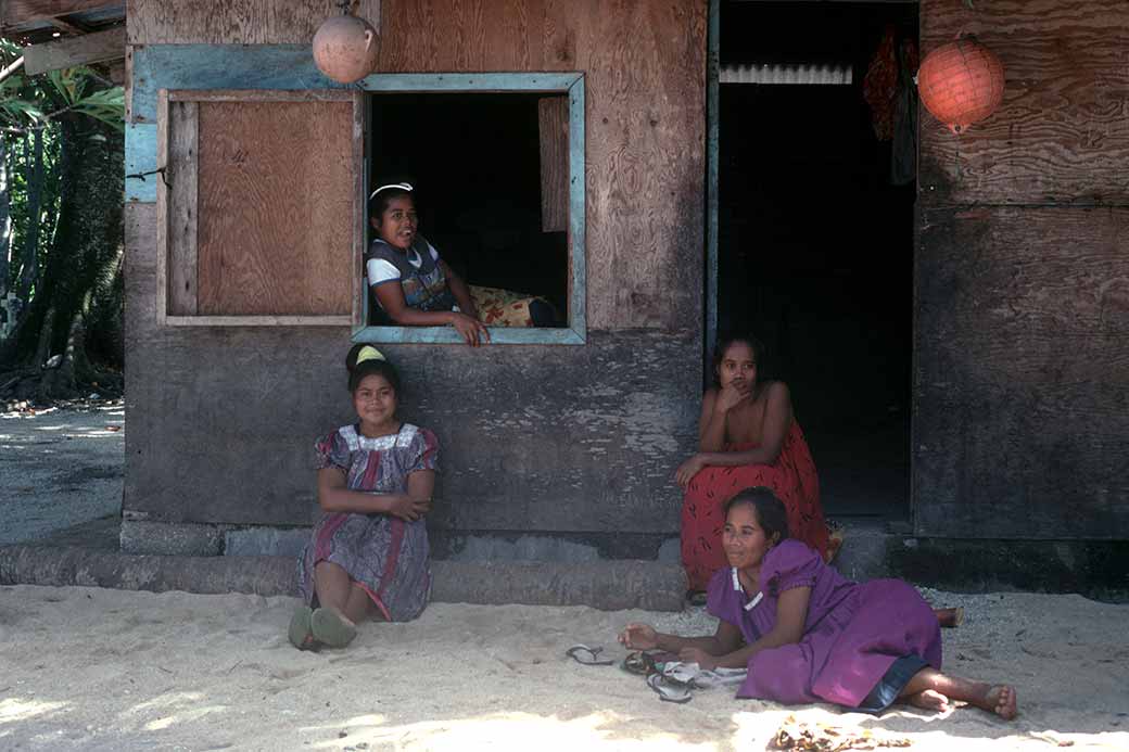 Four women at a house, Ruo