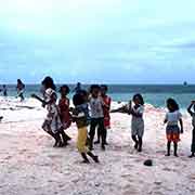 Children on the beach, Fananu