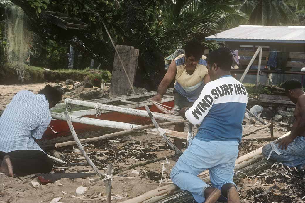 Making an outrigger canoe