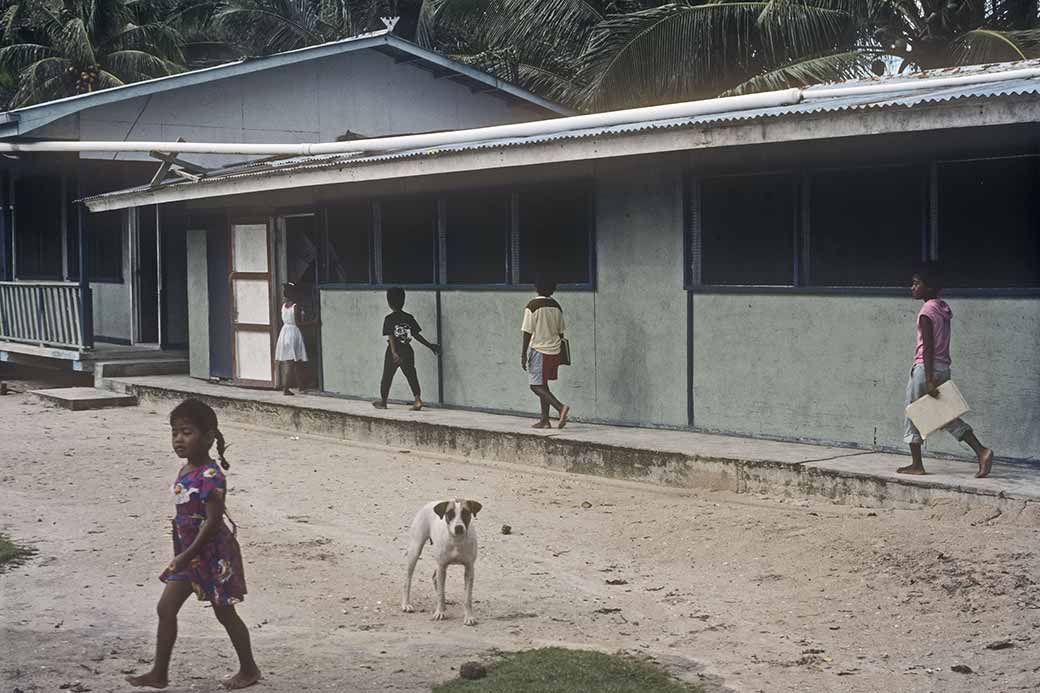 Walking to class, Walung school