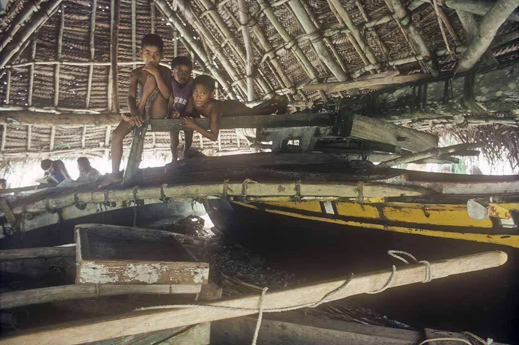 Boys in a canoe house, Magur