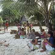 Women on the beach, Onari