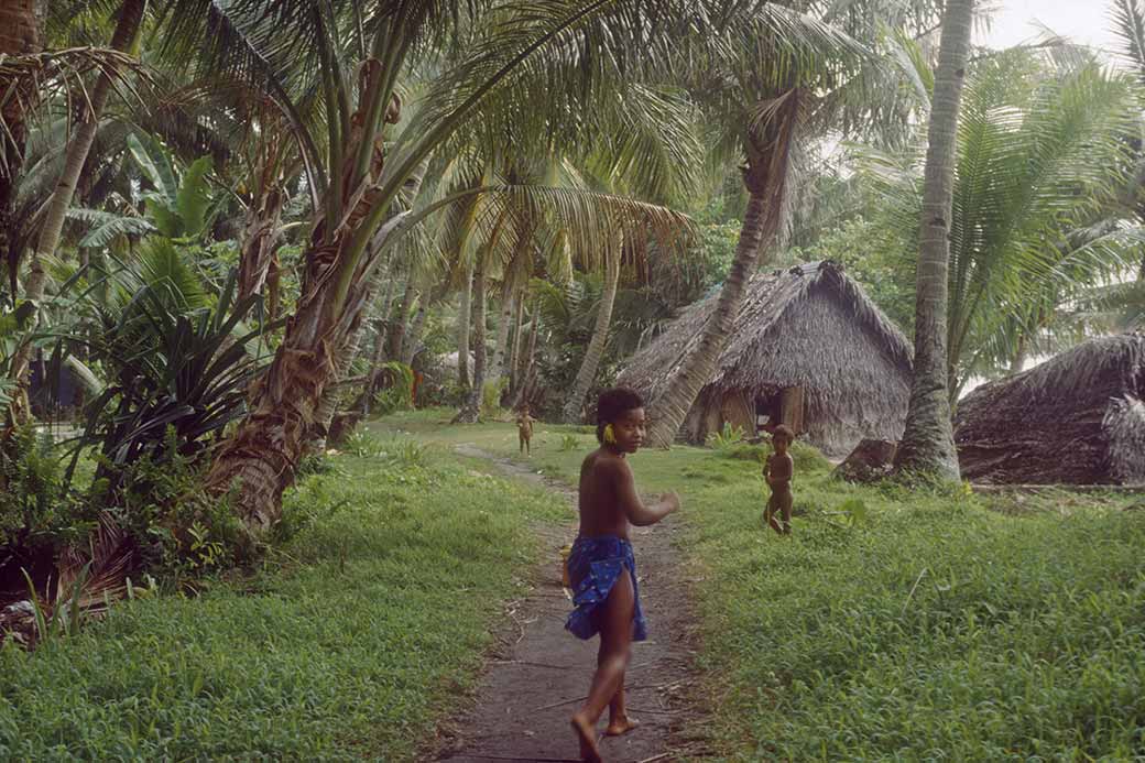 Village path, Pulap