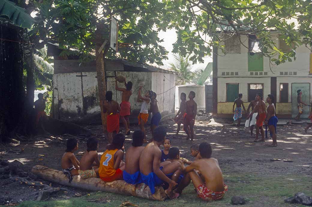 Playing basketball, Pulowat