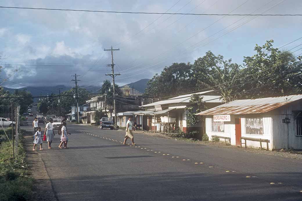 Main street, Kolonia