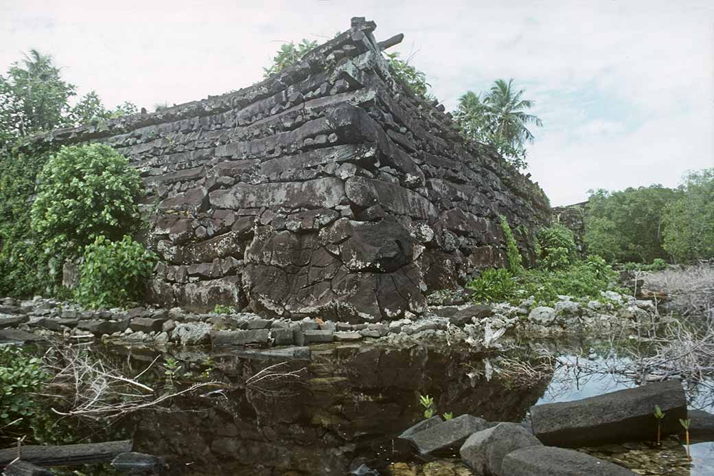 Outer walls, Nan Dowas