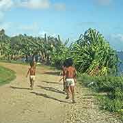 Boys running, Nett Point