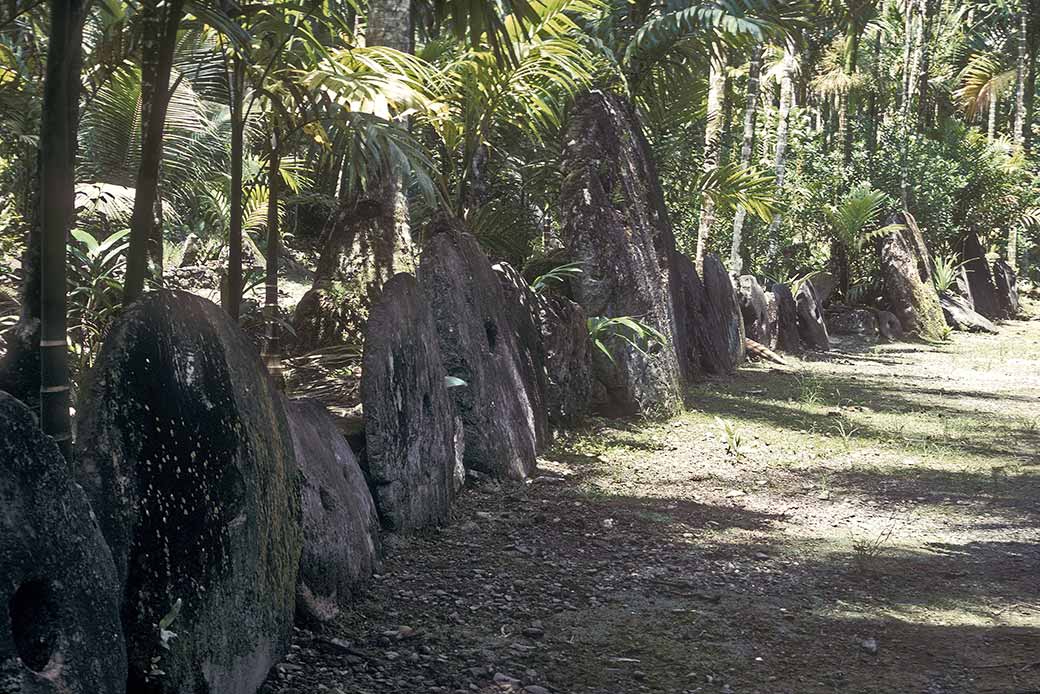 Stone coins, Qokaaw