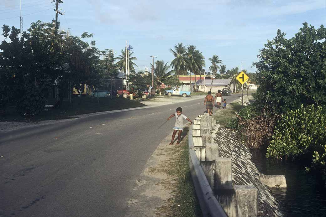 Main road, Colonia