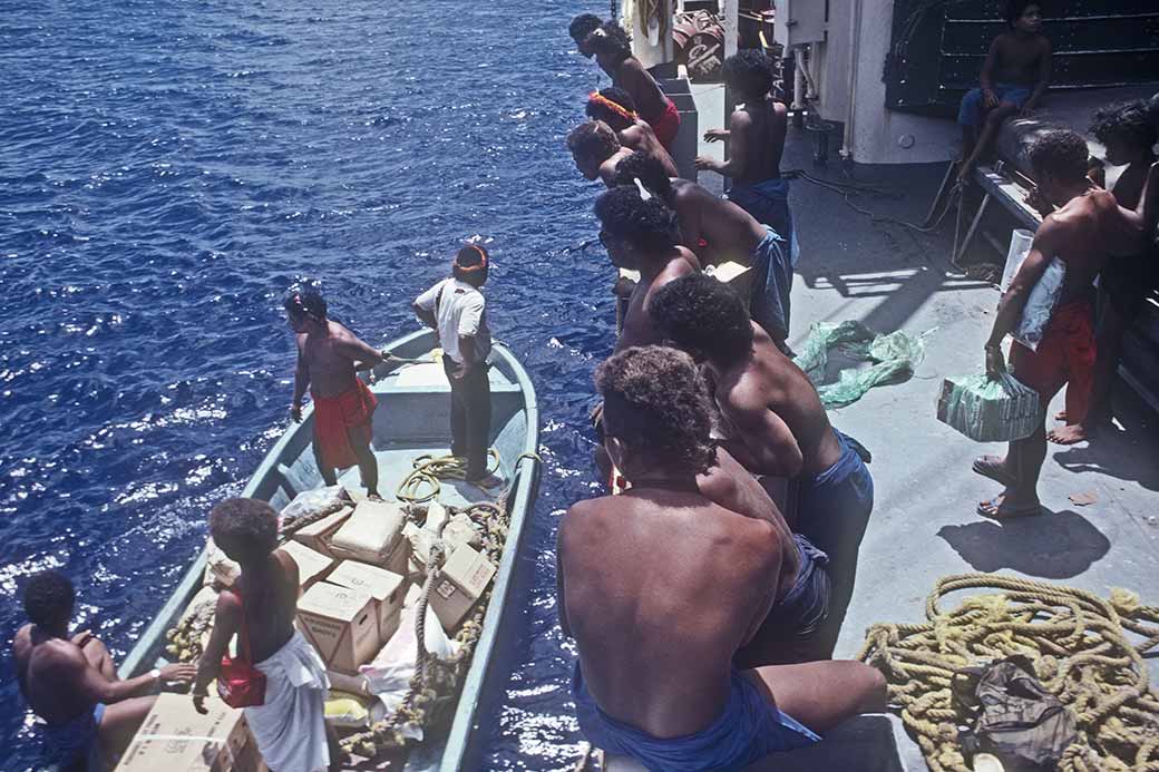 Loading cargo from the ship