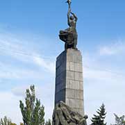 Heroes-Komsomol monument, Chișinău