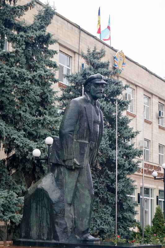 Statue of Lenin, Comrat