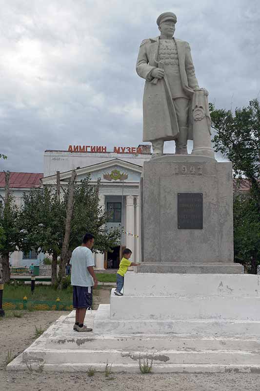 Choibalsan statue