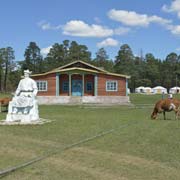 Statue, Gurvan Nuur