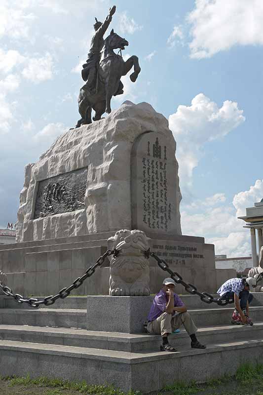 Statue of Sükhbaatar