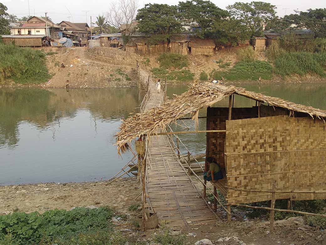 Pedestrian toll bridge