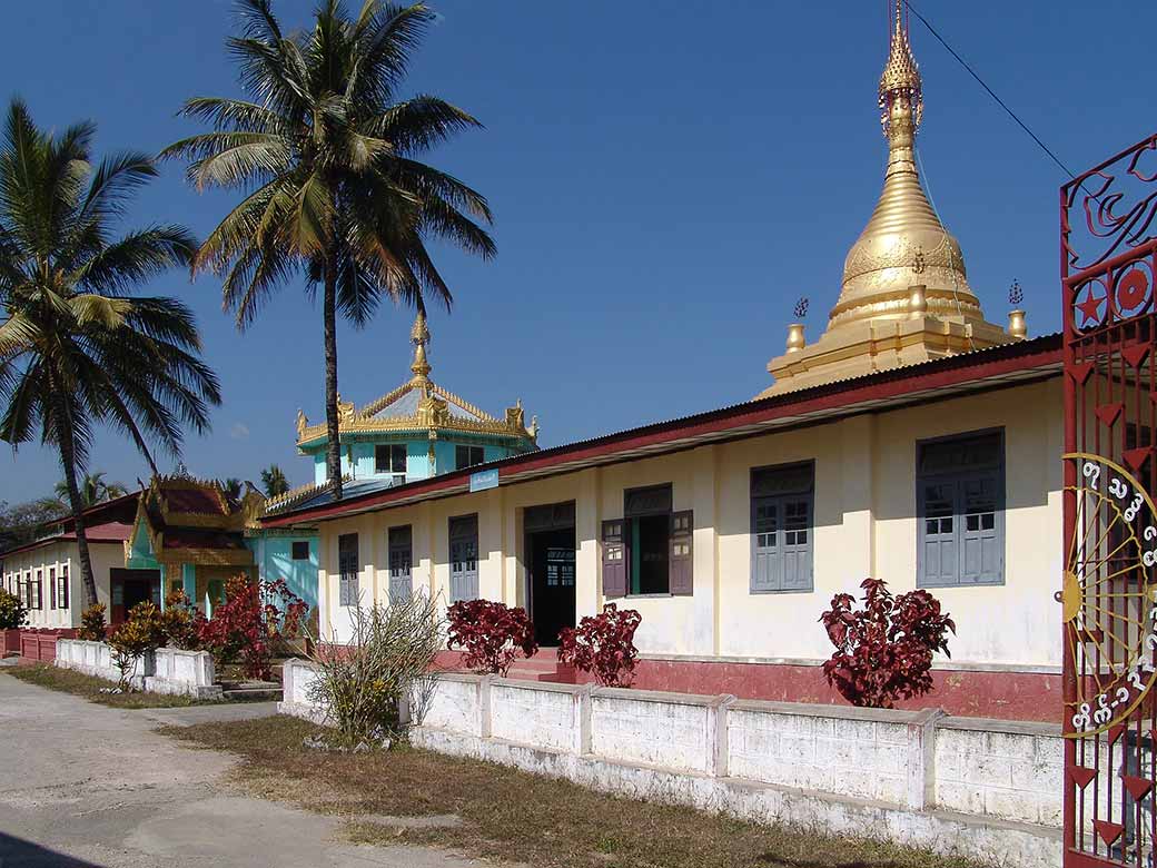 Monastery, Nyaungshwe