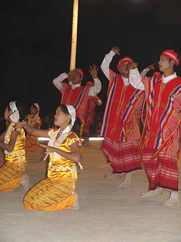 Karen dance group