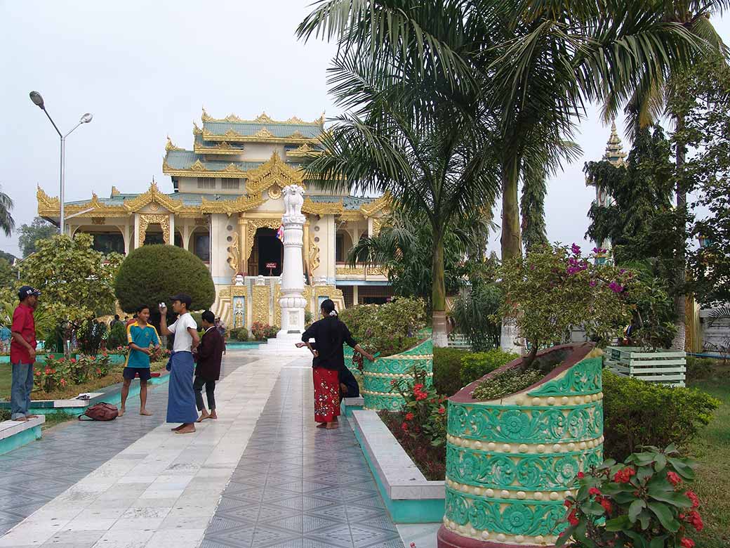 Pavilion, Mahamuni Paya