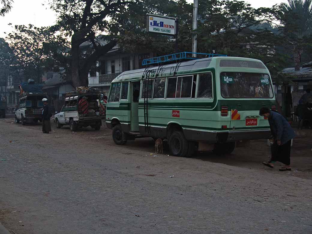 Bus stop in Thazi