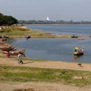 Taungthaman Lake