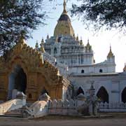 Inside Kyauktawgyi Paya