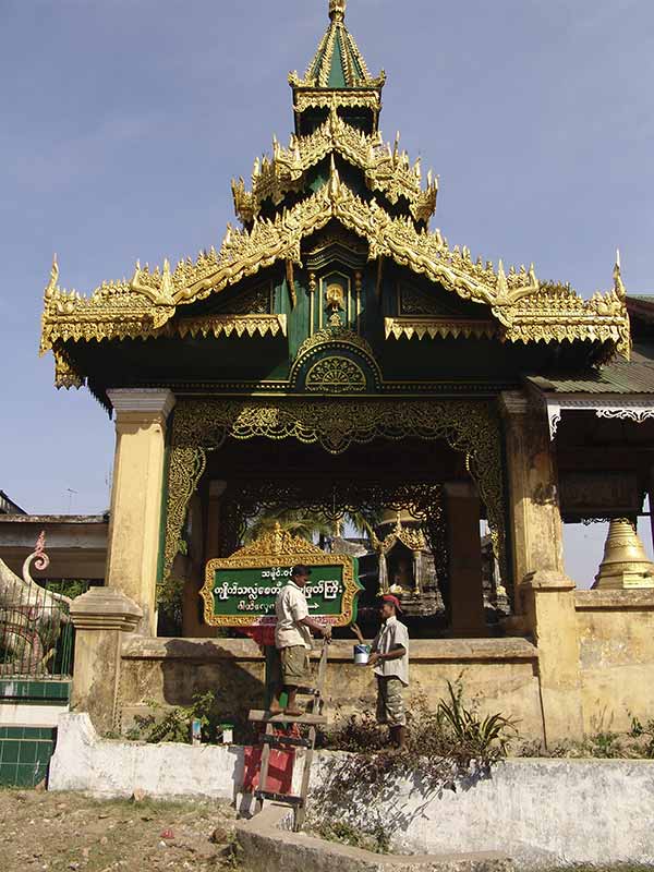 Repainting gilded shrine