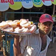 Selling pomelo fruit