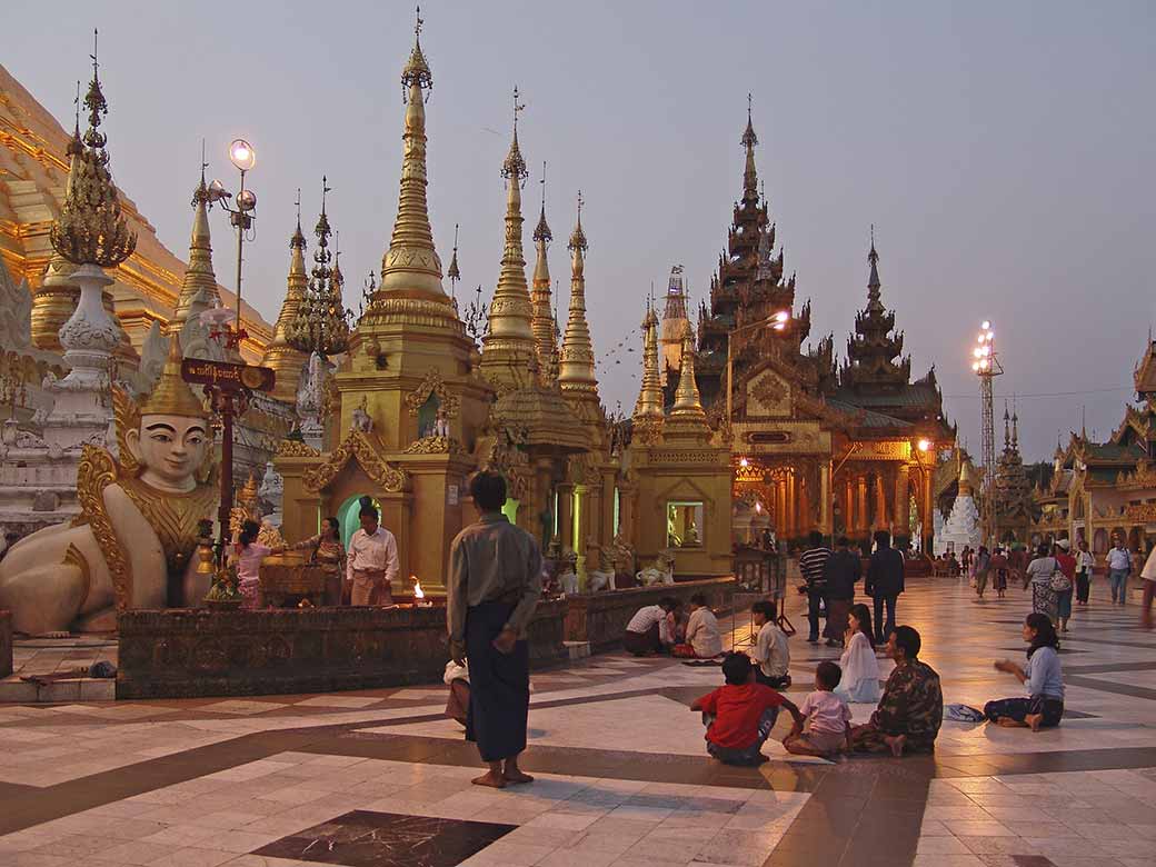 Dusk around the stupa