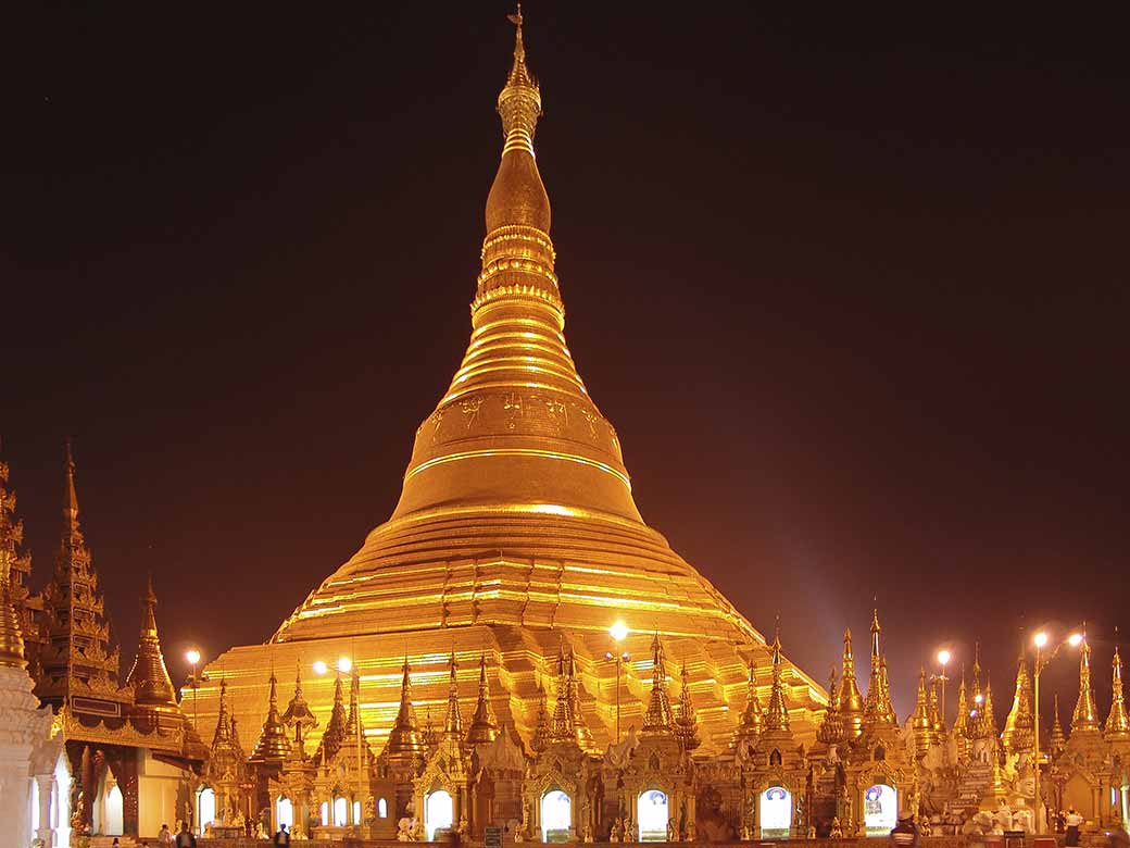 Shwedagon at night