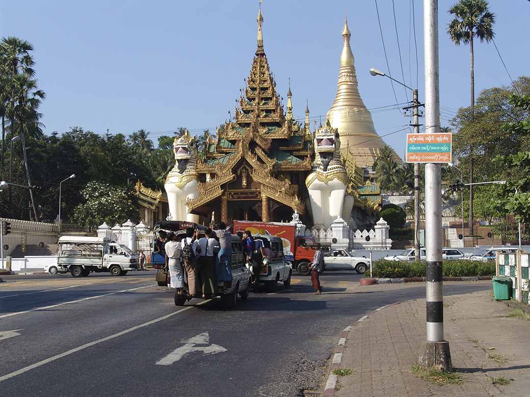 To Shwedagon Paya
