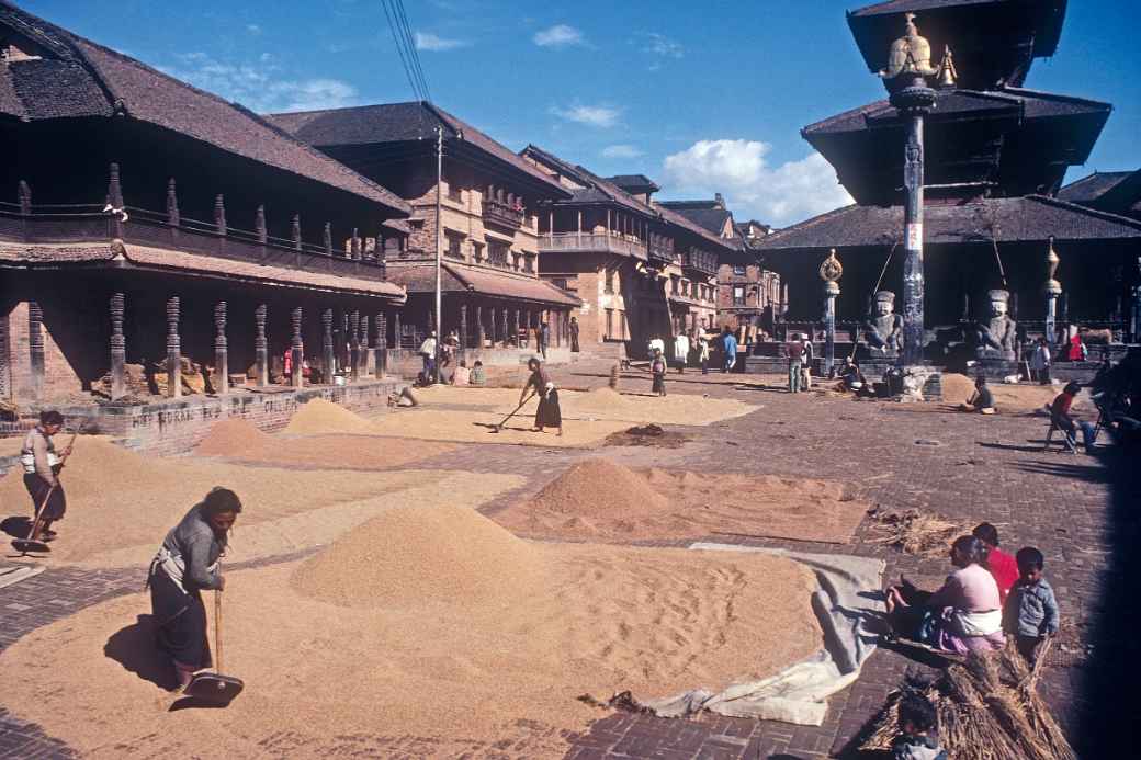 Drying grain, Dattatraya Temple