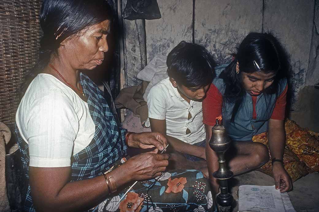 Mother and her children, Talamarang