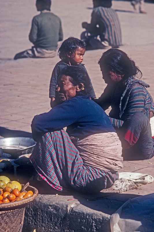 Selling fruit, Bhaktapur