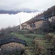 Houses and clouds, Sermathang