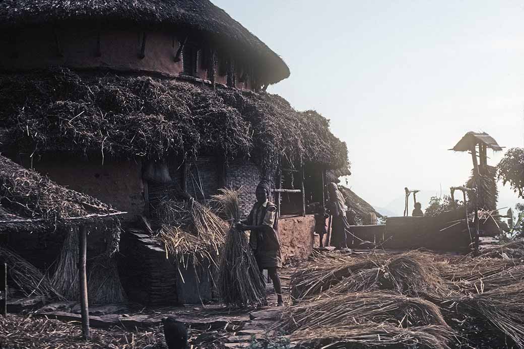 Making bundles of straw