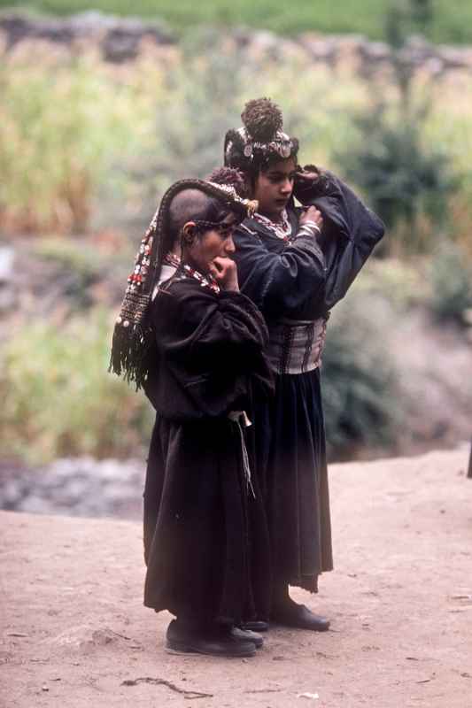 Small Kalash girls