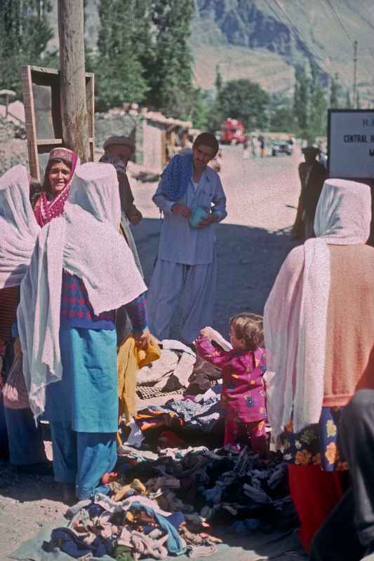 Hunza women, Aliabad