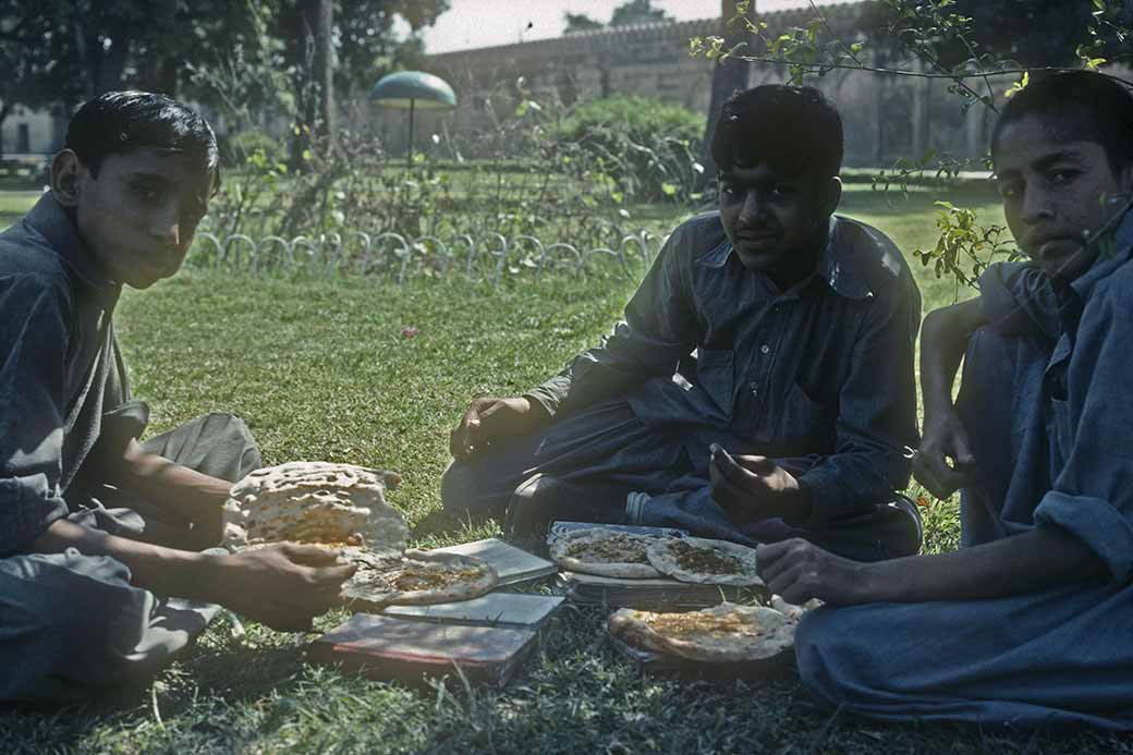 Having lunch, Shalimar Garden