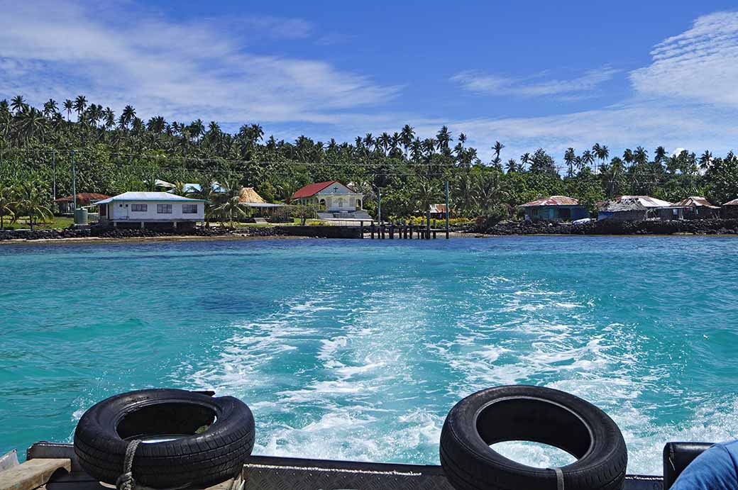 Leaving Manono island