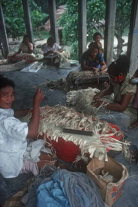 Weaving the 'ie toga